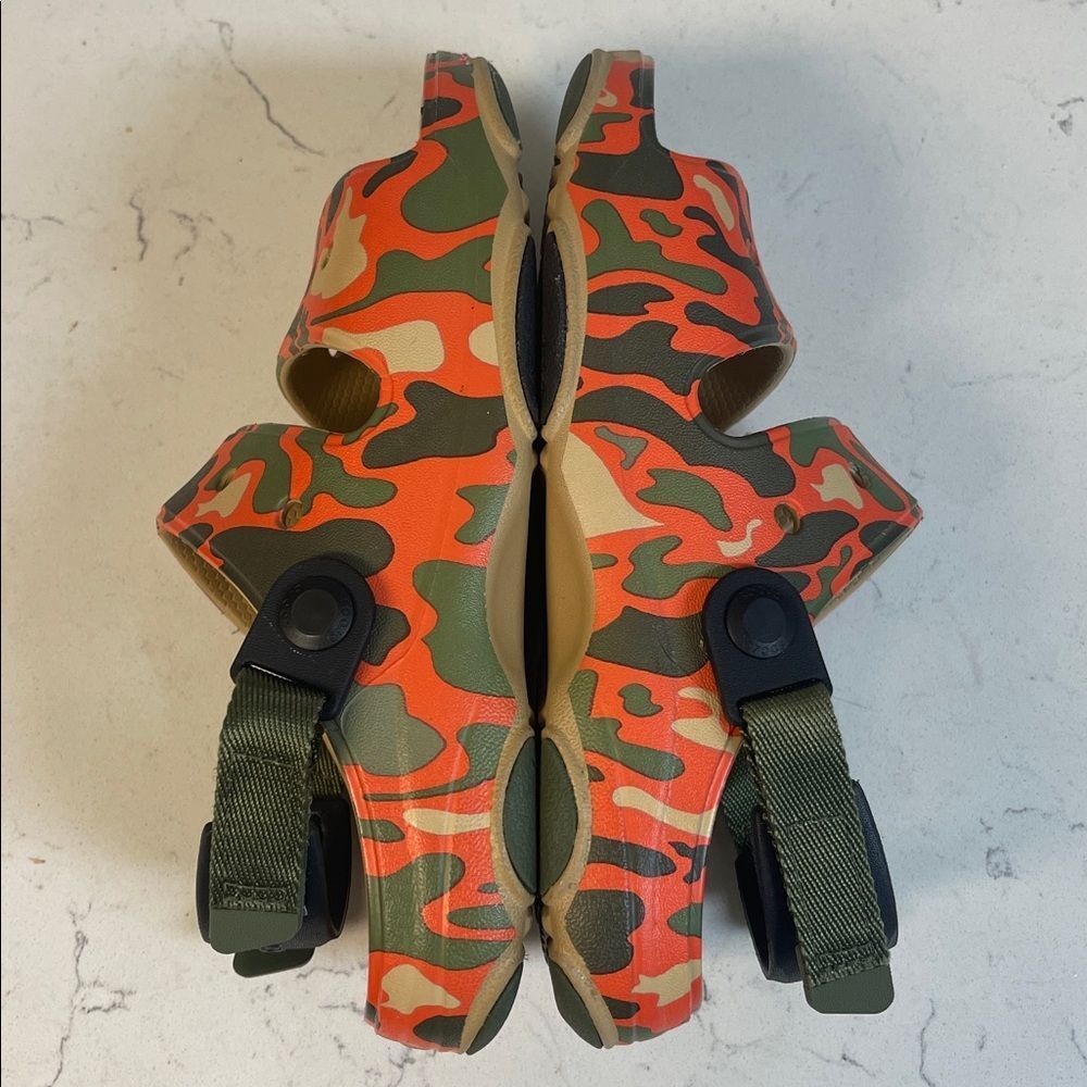 CROCS CLASSIC ALLTERRAIN CAMO SANDAL Kids Orange Camo Strap Sandals SZ Junior 3 - Picture 7 of 17